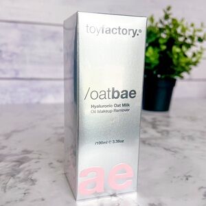 Toy Factory- Oatbae Oil Makeup Remover